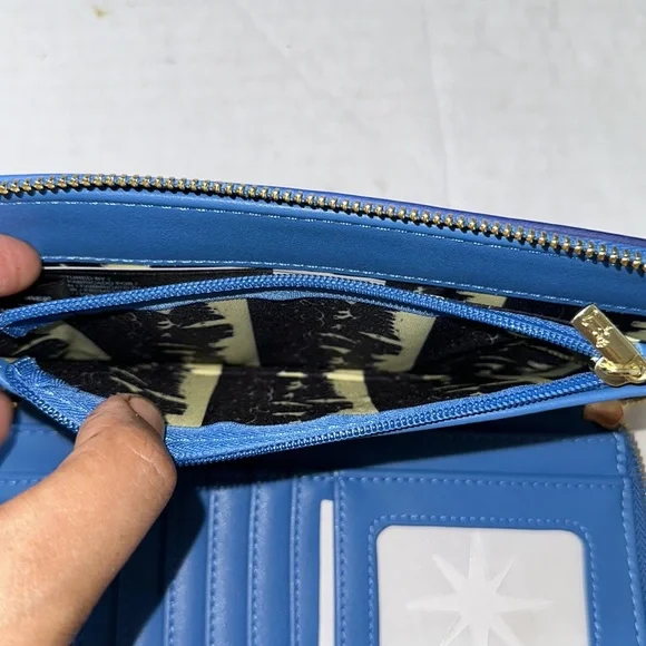 Disney Loungefly wallet - Picture 8 of 10